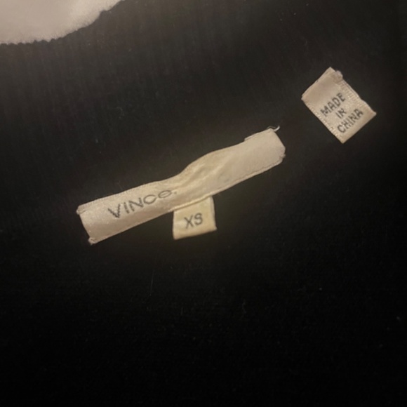 VINCE- Cozy cashmere belted robe w/ 2 pockets. The color is Navy blue - Picture 4 of 4